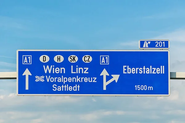 Österreichische Autobahn Mit Anfahrtsbeschreibung Zur Stadt Wien Und Linz — Stockfoto