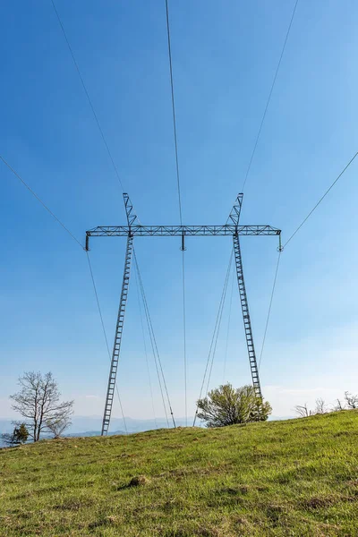 Electric Power Transmission High Voltage Power Electrical Lines Mountains — Stock Photo, Image