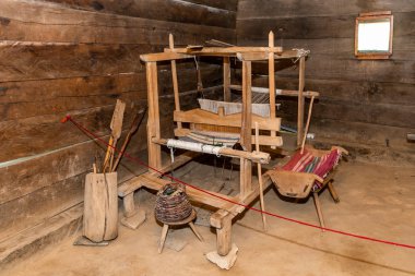 Ahşap antika tezgah ahşap bir evde 