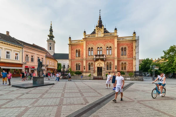 stock image Novi Sad, Serbia June 11, 2019: Monument of Jovan Jovanovic Zmaj, in front of and neo-classical architecture of Vladicin Court Palace of Bishop in Novi Sad, Serbia.