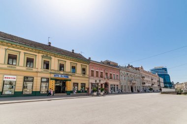 Novi Sad, Sırbistan 13 Haziran 2019: Özgürlük Meydanı (Sırpça: Trg slobode) Novi Sad'ın ana meydanıdır. Novi Sad'ın en güzel cepheli binaları.