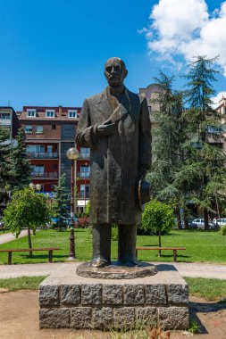 Loznica, Sırbistan - 11 Temmuz 2019: 1997 yılında Loznica'da Jovan Cvijic'in bir anıtı dikildi. Anıt, bronzdan yapılmış ve üç metre yüksekliğindeki Drinka Radovanoviç'in eseridir..