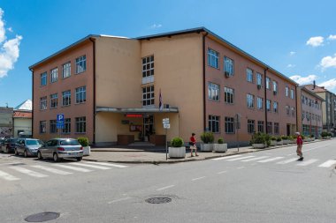 Loznica, Sırbistan - 11 Temmuz 2019: Loznica'daki teknik okul (Tehnicka skola: sırpça) 1911 yılında kuruldu..