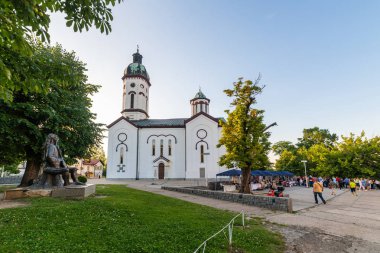 Loznica, Sırbistan - 11 Temmuz 2019: Kutsal Anne Kefeni Kilisesi (Sırpça: Crkva Pokrova Presvete Bogorodice) Loznica'da.