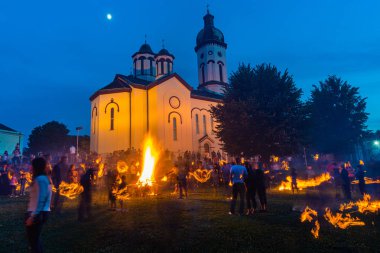 Loznica, Sırbistan - 11 Temmuz 2019: Lilalo Festivali, yerel halk otantik geleneğinin yanı sıra gençlerin yaratıcı potansiyellerine adanmış bir müzik ve performans festivali..