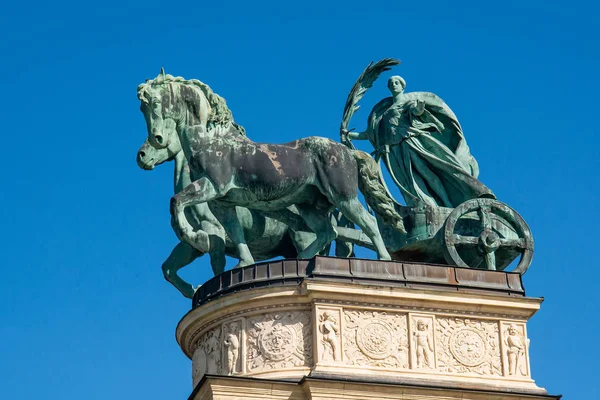 Budapest Hungría Octubre 2019 Estatua Del Carro Los Héroes Plaza —  Fotos de Stock