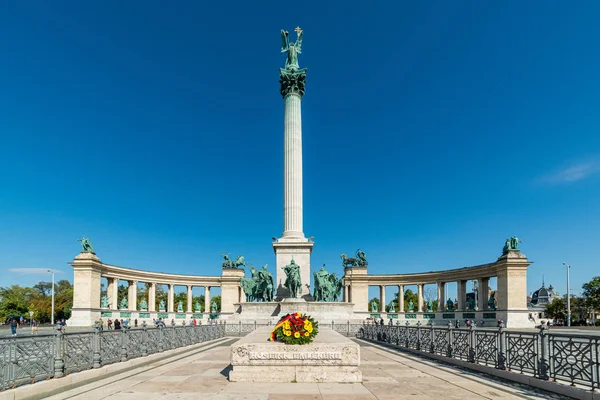 匈牙利布达佩斯 2019年10月1日 匈牙利胡索特莱的布达佩斯英雄广场 布达佩斯英雄广场的千年纪念碑 — 图库照片