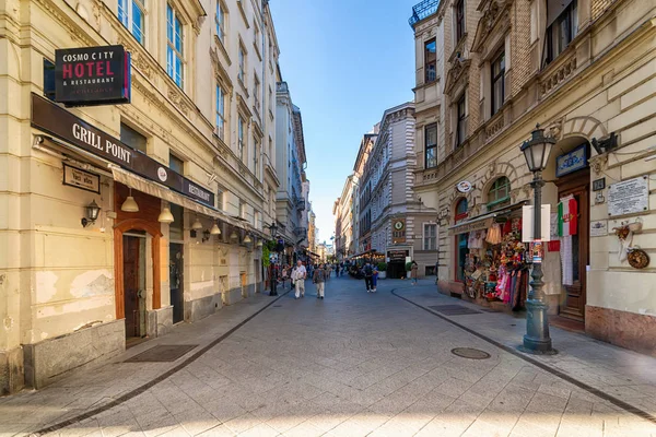 Будапешт Венгрия Октября 2019 Года Улица Фавачи Главная Торговая Улица — стоковое фото