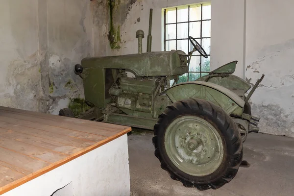 Régi Ritkaság Traktor Vintage Öreg Traktor — Stock Fotó