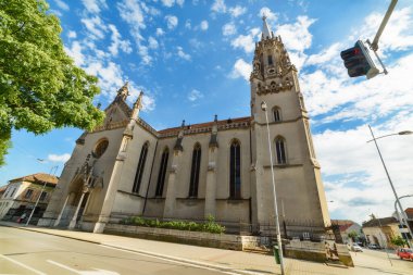 Vrsac, Sırbistan - Haziran 04, 2020: St. Gerhard 'a adanmış muhteşem bir Roma Katolik katedrali (Sırpça: Crkva Svetog Gerharda) 1863 yılında inşa edildi.. 