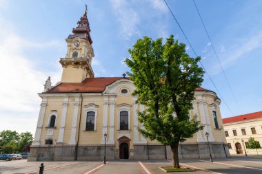 Vrsac, Sırbistan - Haziran 04, 2020: Vrsac 'taki St. Nicholas Katedrali (Sırpça: Saborna crkva Svetog Nikole). Sırbistan 'ın Vrac kentinde büyük bir Hıristiyan Ortodoks kilisesi