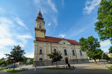 Vrsac, Sırbistan - Haziran 04, 2020: Vrsac 'taki St. Nicholas Katedrali (Sırpça: Saborna crkva Svetog Nikole). Sırbistan 'ın Vrac kentinde büyük bir Hıristiyan Ortodoks kilisesi