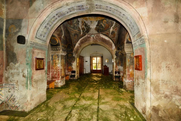 Manastırın içi..