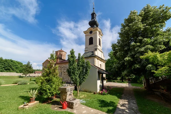 塞尔维亚弗萨奇 2020年6月8日 梅西奇修道院 Mesic Monastery 是位于塞尔维亚伏伊伏丁那省巴纳特地区的一座塞尔维亚东正教修道院 它始建于15世纪 — 图库照片