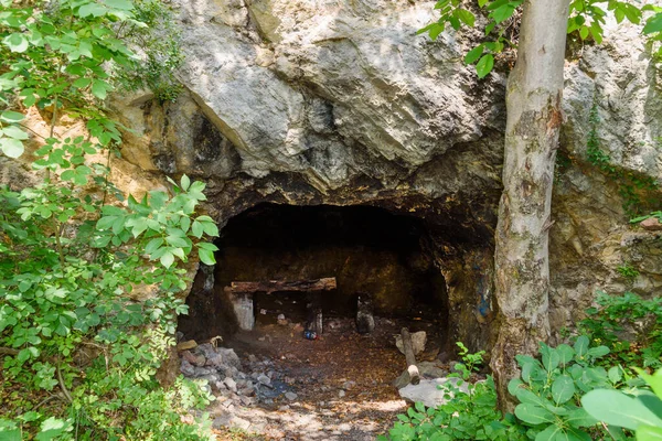 Una Pequeña Cueva Fruska Gora Serbia — Foto de Stock