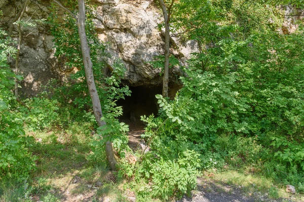 Uma Pequena Caverna Fruska Gora Sérvia — Fotografia de Stock