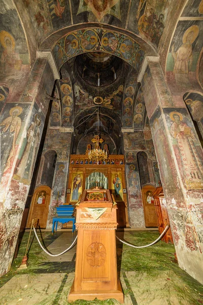 塞尔维亚弗萨奇 2020年6月8日 梅西奇修道院 Mesic Monastery 是位于塞尔维亚伏伊伏丁那省巴纳特地区的一座塞尔维亚东正教修道院 修道院的内部 — 图库照片