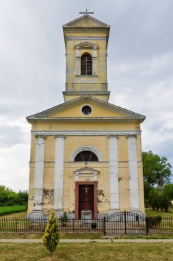 Secanj, Sırbistan - 08 Haziran 2020: Eski Katolik Kilisesi.