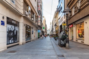 Belgrad, Sırbistan - 27 Ağustos 2020: Cika Ljubina Caddesi Stari mezunu belediyesine ait ve Belgrad 'ın tam merkezinde yer alıyor. Belgrad 'da meşhur gezinti alanı