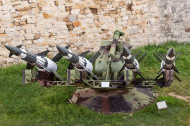 Dört füzeli S-125M Neva-M roket sistemi. Sovyet uçaksavar füze kompleksi.