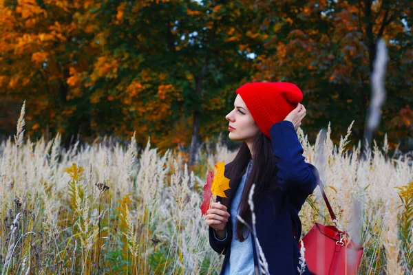 Beautiful Caucasian Woman Standing Field Colorful Autumn Forest Looking Side — Stock Photo, Image