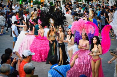 Tayland Güzel kızlar, Pattaya göstermek bir performans sonra 