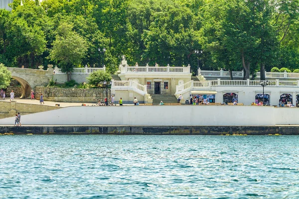 Uitzicht Vanaf Zee Naar Kornilov Dijk Van Sevastopol Baai Sebastopol — Stockfoto