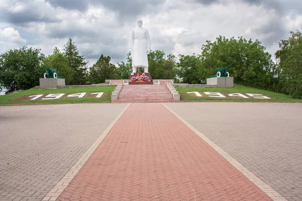 Sopka Geroyev Emlékmű Komplexum Emlékmű Egy Harcos Teljes Alakja Tömegsír — Stock Fotó
