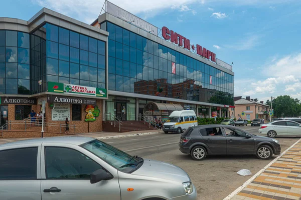 Stad Krymsk Rusland Krasnodar Territory Een Groot Modern Winkelcentrum Het — Stockfoto