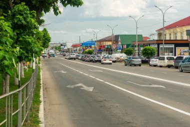 Krimsk kasabası, Krasnodar bölgesi, Central caddesi adı, trafik sıkışıklığı olan Mavi.