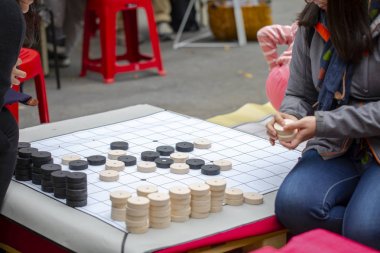 Toplum Aktivite Merkezi Limin Rekreasyon ve Satranç Yarışması (Satranç kelime: kral, beyefendi, faz, araba, at ev sahipliği yapıyor ... Çin satrancı)