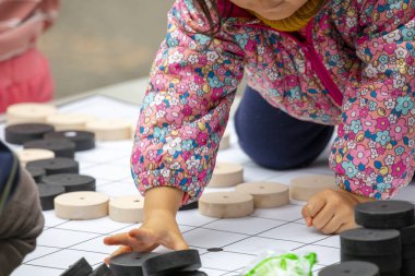 Toplum Aktivite Merkezi Limin Rekreasyon ve Satranç Yarışması (Satranç kelime: kral, beyefendi, faz, araba, at ev sahipliği yapıyor ... Çin satrancı)