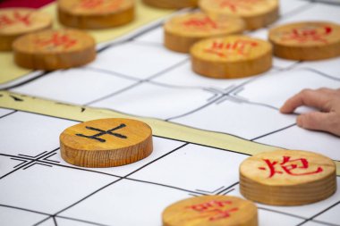 Toplum Aktivite Merkezi Limin Rekreasyon ve Satranç Yarışması (Satranç kelime: kral, beyefendi, faz, araba, at ev sahipliği yapıyor ... Çin satrancı)