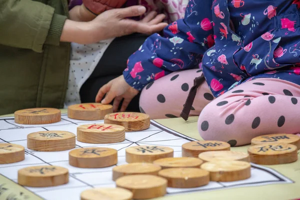 Toplum Aktivite Merkezi Limin Rekreasyon ve Satranç Yarışması (Satranç kelime: kral, beyefendi, faz, araba, at ev sahipliği yapıyor ... Çin satrancı)