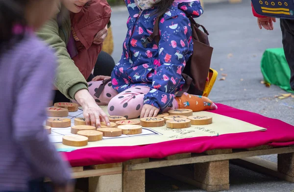 Toplum Aktivite Merkezi Limin Rekreasyon ve Satranç Yarışması (Satranç kelime: kral, beyefendi, faz, araba, at ev sahipliği yapıyor ... Çin satrancı)