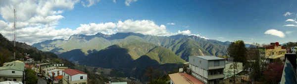 Taiwán Montañas Montañas Nevadas Cielo Azul Nubes Blancas Buen Aire — Foto de Stock