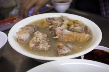 Tayvan mutfağı, Keelung Miaokou gece pazarı gıda, haşlanmış domuz ayakları çorbası,
