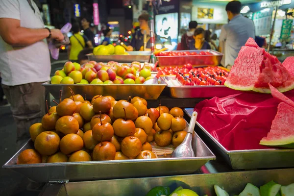 Kuchnia Tajwańska Keelung Miaokou Zwiedzanie Nocny Targ Uliczny Sprzedawca Owoców — Zdjęcie stockowe