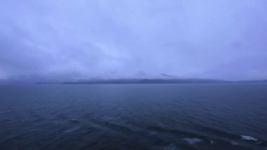 Denize açılmak, Juru, Alaska, ABD'ye seyahat, sessiz ve soğuk sabah