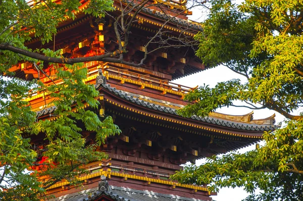 Япония, Токио, Уэно Тошогу, знаменитая достопримечательность, пятиэтажная пагода храма Куаньюн — стоковое фото