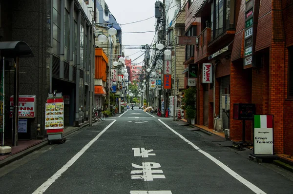 Mais il n'y a pas d'autre choix que d'aller à Tokyo, à Shinjuku, dans les rues, d'aller à Pékin, d'aller à Pékin. — Photo