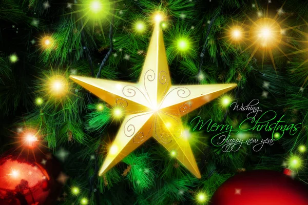 Karácsony Karácsonyfa Díszített Sok Karácsonyi Díszek Arany Csillagok — Stock Fotó