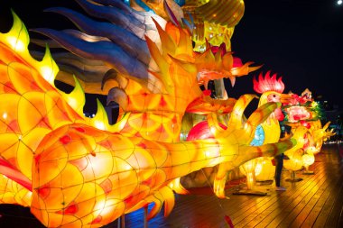 Çin geleneksel festivallerinde muhteşem ve renkli fener festivalleri düzenlenecek. 