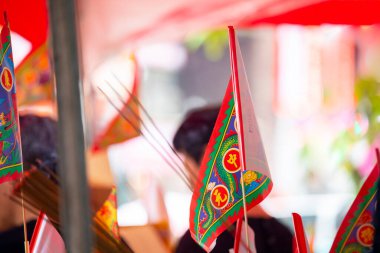 Çin geleneksel dini uygulamaları, Zhongyuan Purdue, Çin Hayalet Festivali, tanrılara ve hayaletlere kurban sunmak.