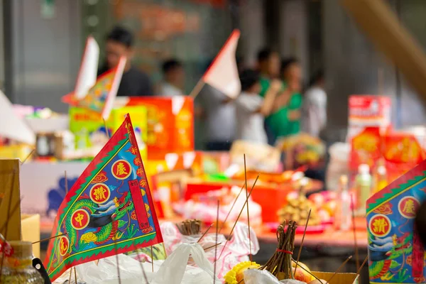 Çin geleneksel dini uygulamaları, Zhongyuan Purdue, Çin Hayalet Festivali, tanrılara ve hayaletlere kurban sunmak.