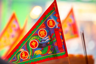 Çin geleneksel dini uygulamaları, Zhongyuan Purdue, Çin Hayalet Festivali, tanrılara ve hayaletlere kurban sunmak.