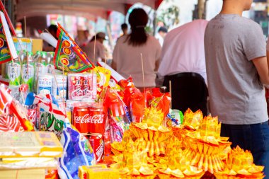 Geleneksel Çin dini uygulamaları, Zhongyuan Purdue, Çin Hayalet Festivali, lotus ve tanrılara kurban sunan rosetler.