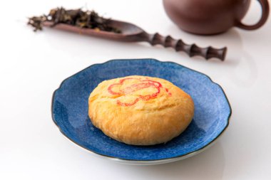 Aile, sonbahar ortası festivali için tekrar bir araya geldi, ayın tadını çıkarıyor, çay içiyor ve ay çöreği yiyor, Taichung Sun Cake