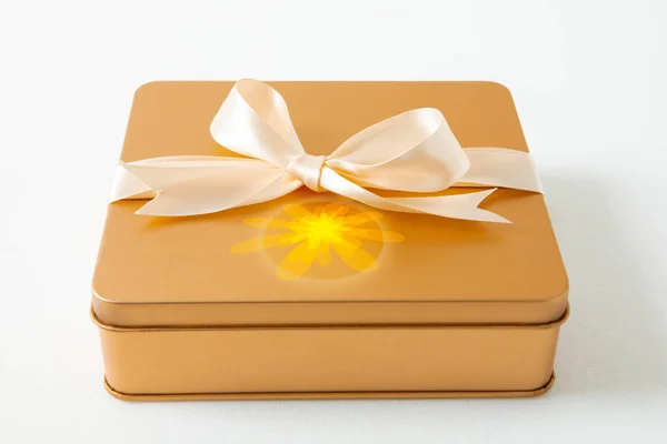 Mid Autumn Festival Golden Gift Box Tied Satin Ribbon White — Stock Photo, Image