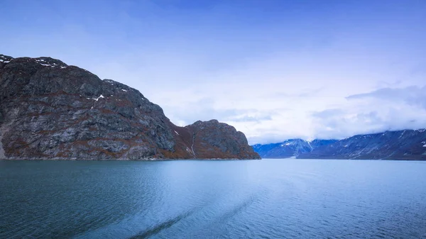 Κρουαζιερόπλοιο Που Πλέει Στο Εθνικό Πάρκο Glacier Bay Αλάσκα — Φωτογραφία Αρχείου